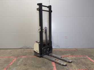 Used Forklift Truck CROWN WF3000 ELEKTRO HOCHHUBWAGENDEICHSEL (13073596)