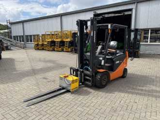 Used Forklift Truck DOOSAN B25NS ELEKTRO VIERRADFRONTSTAPLER (13013294) backdrop