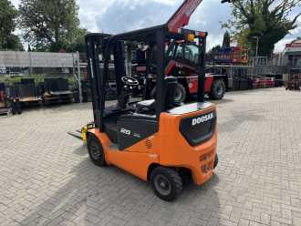 Used Forklift Truck DOOSAN B25NS ELEKTRO VIERRADFRONTSTAPLER (13013294)
