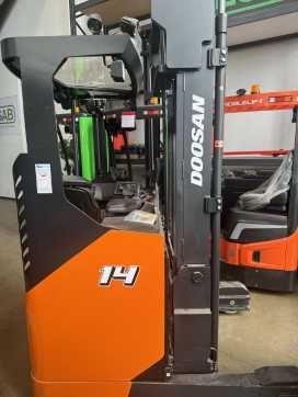Used Forklift Truck DOOSAN BR14JW-9 ELEKTRO SCHUBMASTSTAPLER (13061245)