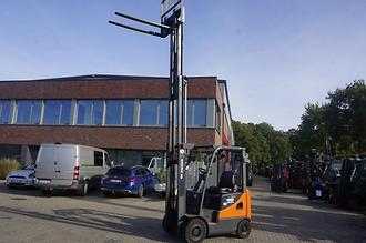 Used Forklift Truck DOOSAN D 18S-5 - Triplex DIESEL VIERRADFRONTSTAPLER (13073378)