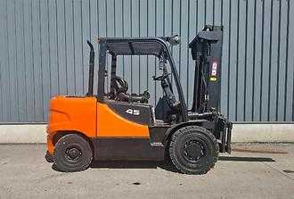 Used Forklift Truck DOOSAN D45SC-5 DIESEL VIERRADFRONTSTAPLER (13073735)