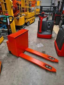 Used Forklift Truck DOOSAN LEDH18 ELEKTRO NIEDERHUBWAGENDEICHSEL (13001883) backdrop