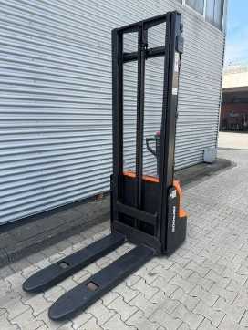 Used Forklift Truck DOOSAN LSM12N 3 Betriebsstunden!!! ELEKTRO HOCHHUBWAGENDEICHSEL (13064546)