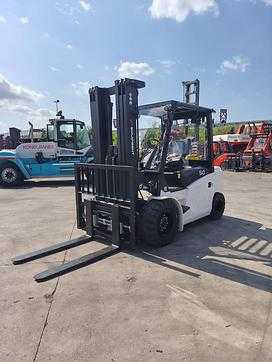 Used Forklift Truck EP CPD50L1 ELEKTRO VIERRADFRONTSTAPLER (13067662) backdrop