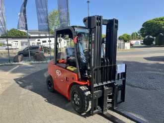 Used Forklift Truck EP EFL302X4 ELEKTRO VIERRADFRONTSTAPLER (12989929)