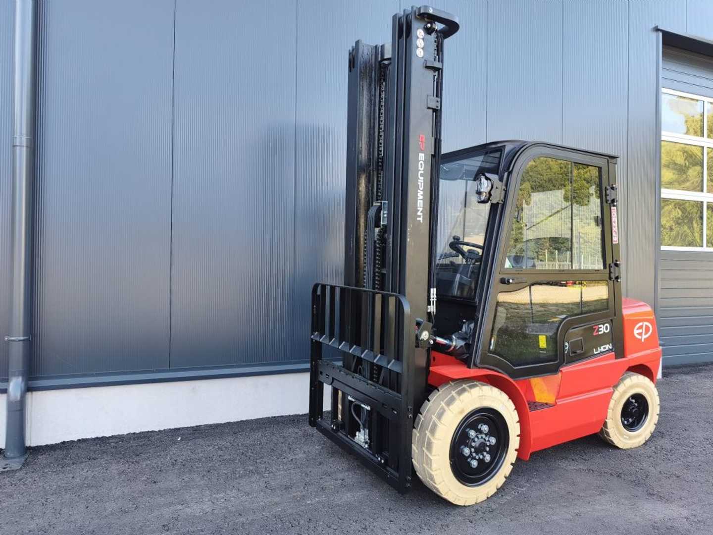 Used Forklift Truck EP EFXZ-301 NEUMASCHINE ELEKTRO VIERRADFRONTSTAPLER (13061861)