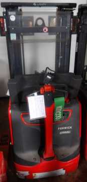 Used Forklift Truck FENWICK L 16 I ELEKTRO HOCHHUBWAGENDEICHSEL (13032368) backdrop