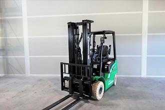 Used Forklift Truck HANGCHA CPD18 4700 ELEKTRO VIERRADFRONTSTAPLER (13073338) backdrop