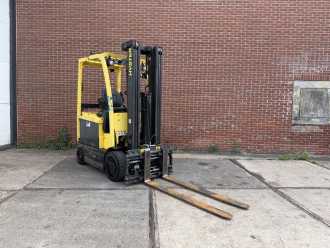 Used Forklift Truck HYSTER E2.5XN MWB ELEKTRO VIERRADFRONTSTAPLER (13061246) backdrop
