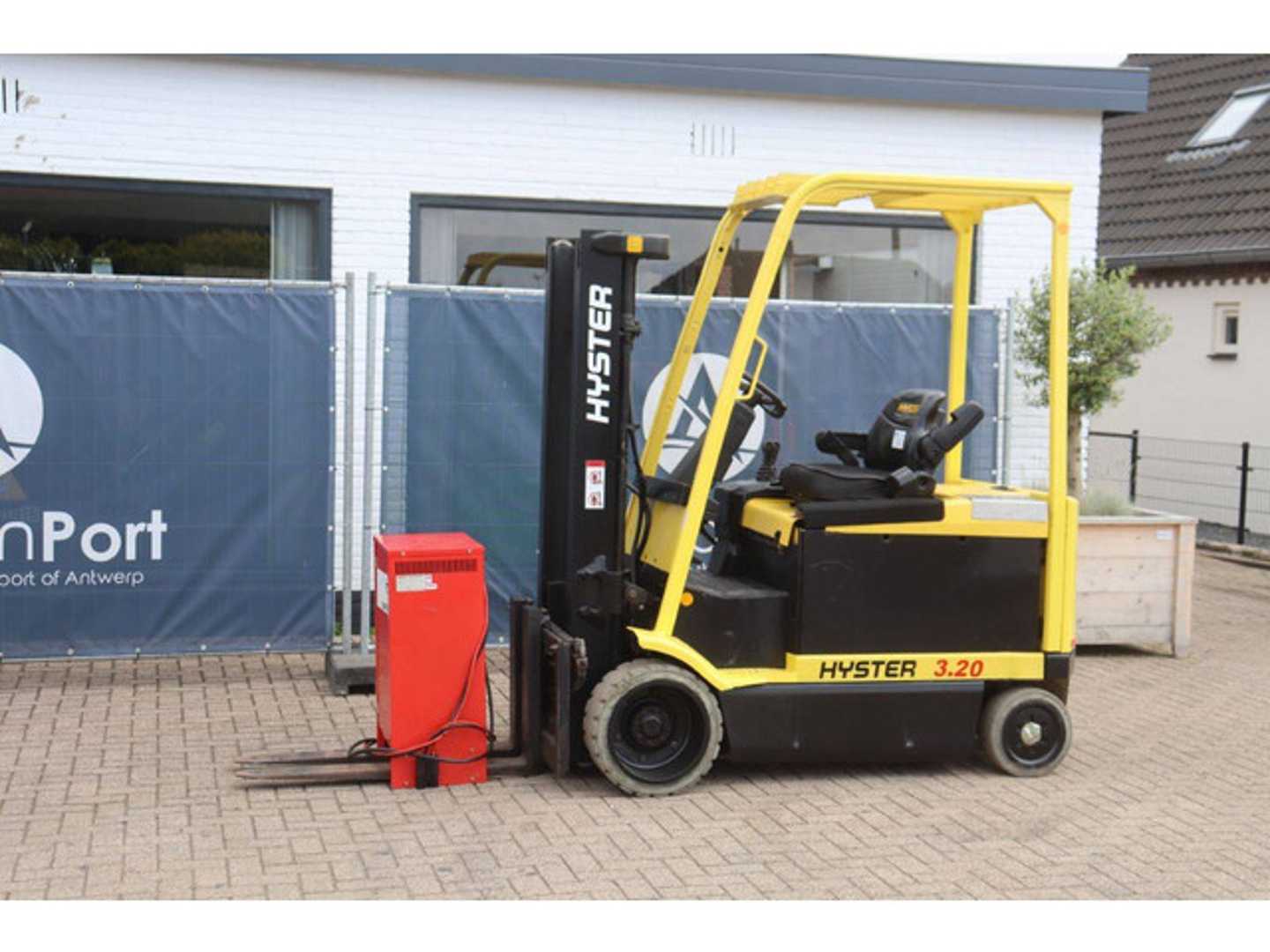 Used Forklift Truck HYSTER E3.20XM-1015 ELEKTRO VIERRADFRONTSTAPLER (13049617)