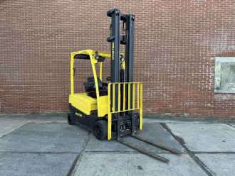 Used Forklift Truck HYSTER J1.8XN LWB ELEKTRO VIERRADFRONTSTAPLER (13072166) backdrop
