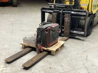 Used Forklift Truck HYSTER J5.5XN6 ELEKTRO VIERRADFRONTSTAPLER (13010825)