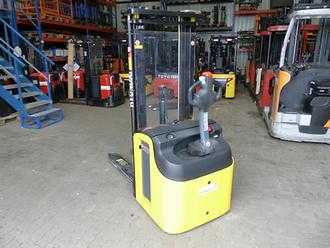 Used Forklift Truck HYUNDAI 14 MS(L)-7NLIDLL29 (NiHo mit Initialhub) ELEKTRO HOCHHUBWAGENDEICHSEL (12012993) backdrop