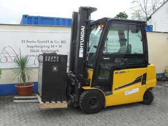Used Forklift Truck HYUNDAI 30BH-9 ELEKTRO VIERRADFRONTSTAPLER (12962090) backdrop