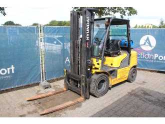 Used Forklift Truck HYUNDAI 33L-7A GAS VIERRADFRONTSTAPLER (13064287)