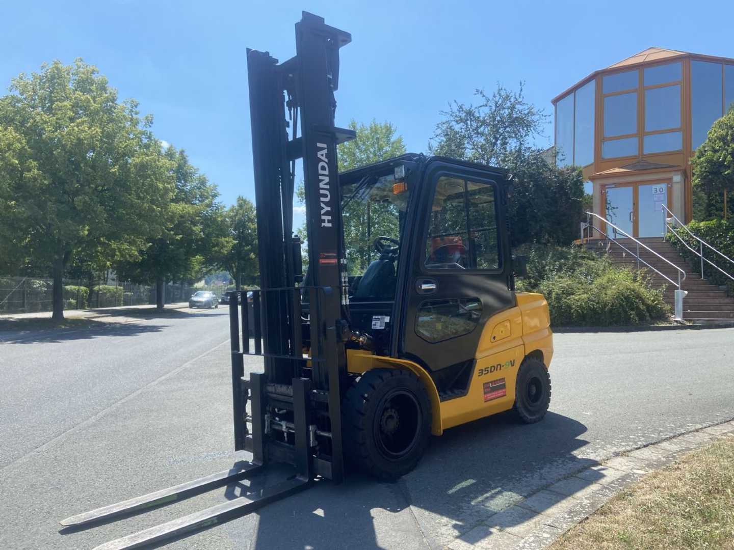 Used Forklift Truck HYUNDAI 35 DN-9V DIESEL VIERRADFRONTSTAPLER (13047323)