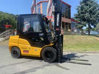 Used Forklift Truck HYUNDAI 35 DN-9V DIESEL VIERRADFRONTSTAPLER (13047323)
