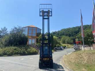 Used Forklift Truck HYUNDAI 35 DN-9V DIESEL VIERRADFRONTSTAPLER (13047323)