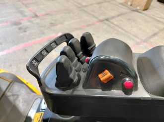 Used Forklift Truck HYUNDAI 45B9 ELEKTRO VIERRADFRONTSTAPLER (13048329)