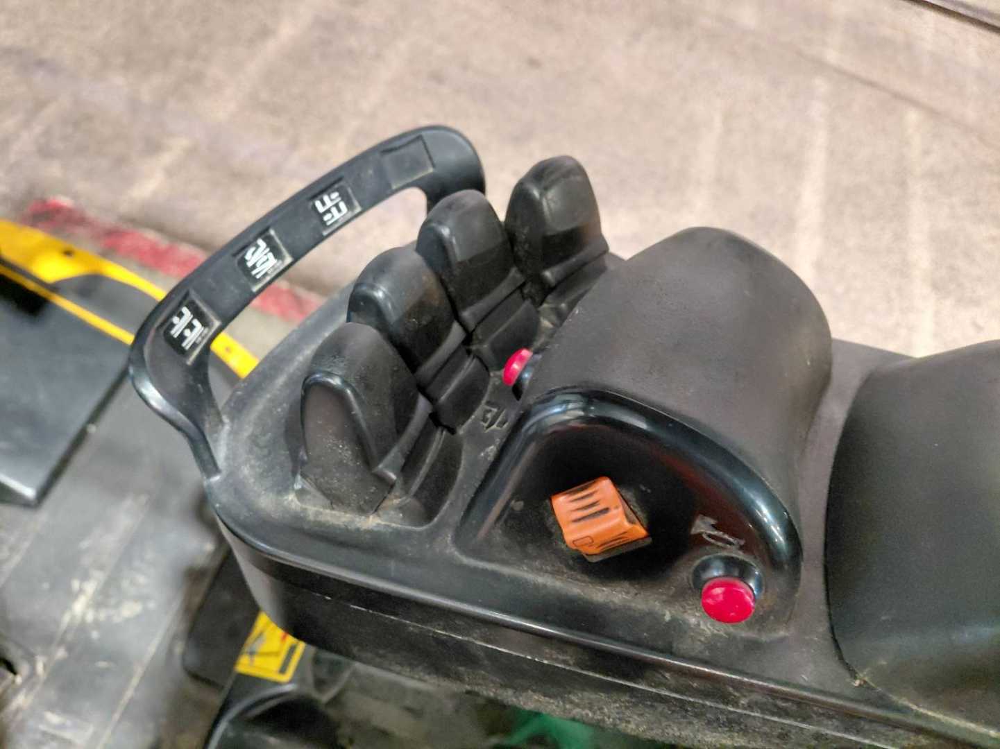 Used Forklift Truck HYUNDAI 45B9 ELEKTRO VIERRADFRONTSTAPLER (13048340)