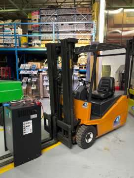 Used Forklift Truck INDOS chariot élévateur à fourches ELEKTRO VIERRADFRONTSTAPLER (13047163) backdrop