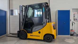 Used Forklift Truck JUNGHEINRICH DFG 320s GE-330ZZ DIESEL VIERRADFRONTSTAPLER (13059019) backdrop