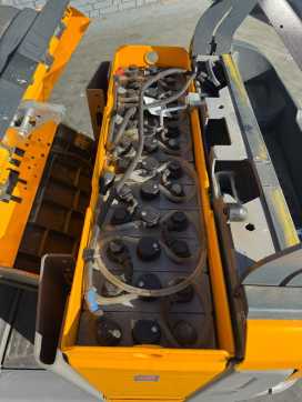 Used Forklift Truck JUNGHEINRICH ECE 220 Baujahr 2023 / Stunden 3125 /TOP CONDITION ELEKTRO NIEDERHUBKOMMISSIONIERER (13076489)