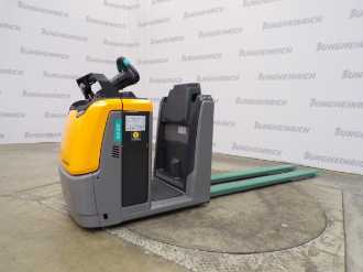 Used Forklift Truck JUNGHEINRICH ECE 225 240-54 ELEKTRO NIEDERHUBWAGENFAHRERSTAND (13043773) backdrop