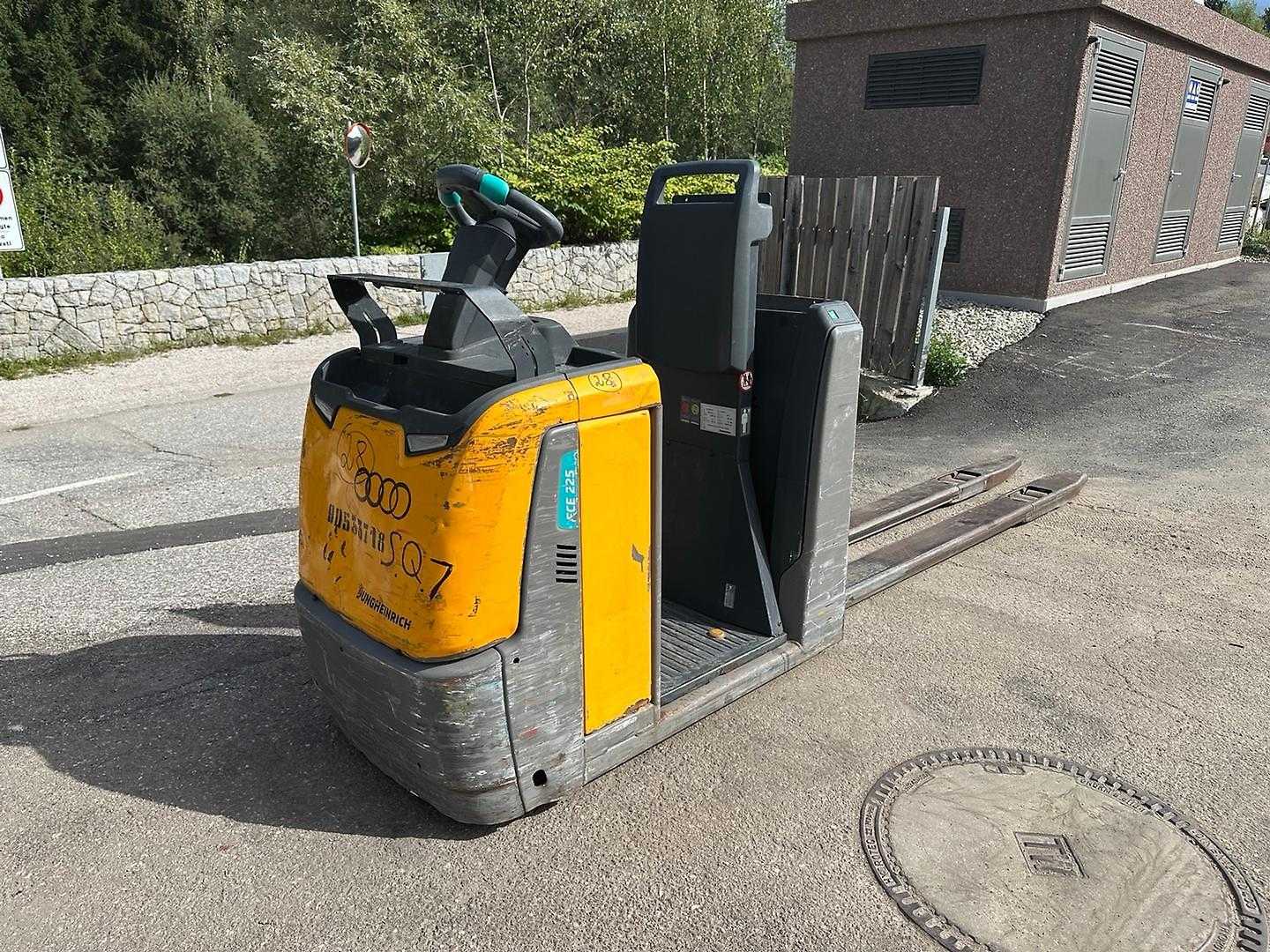 Used Forklift Truck JUNGHEINRICH ECE 225 HP - 2400mm ELEKTRO NIEDERHUBWAGENFAHRERSTAND (13064600)