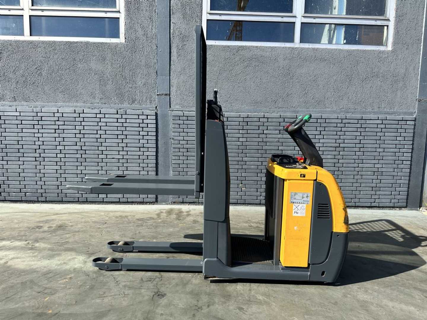Used Forklift Truck JUNGHEINRICH ECE 310 Baujahr 2015/ HH 0,7M Stunden 4005 ELEKTRO NIEDERHUBKOMMISSIONIERER (13000290)