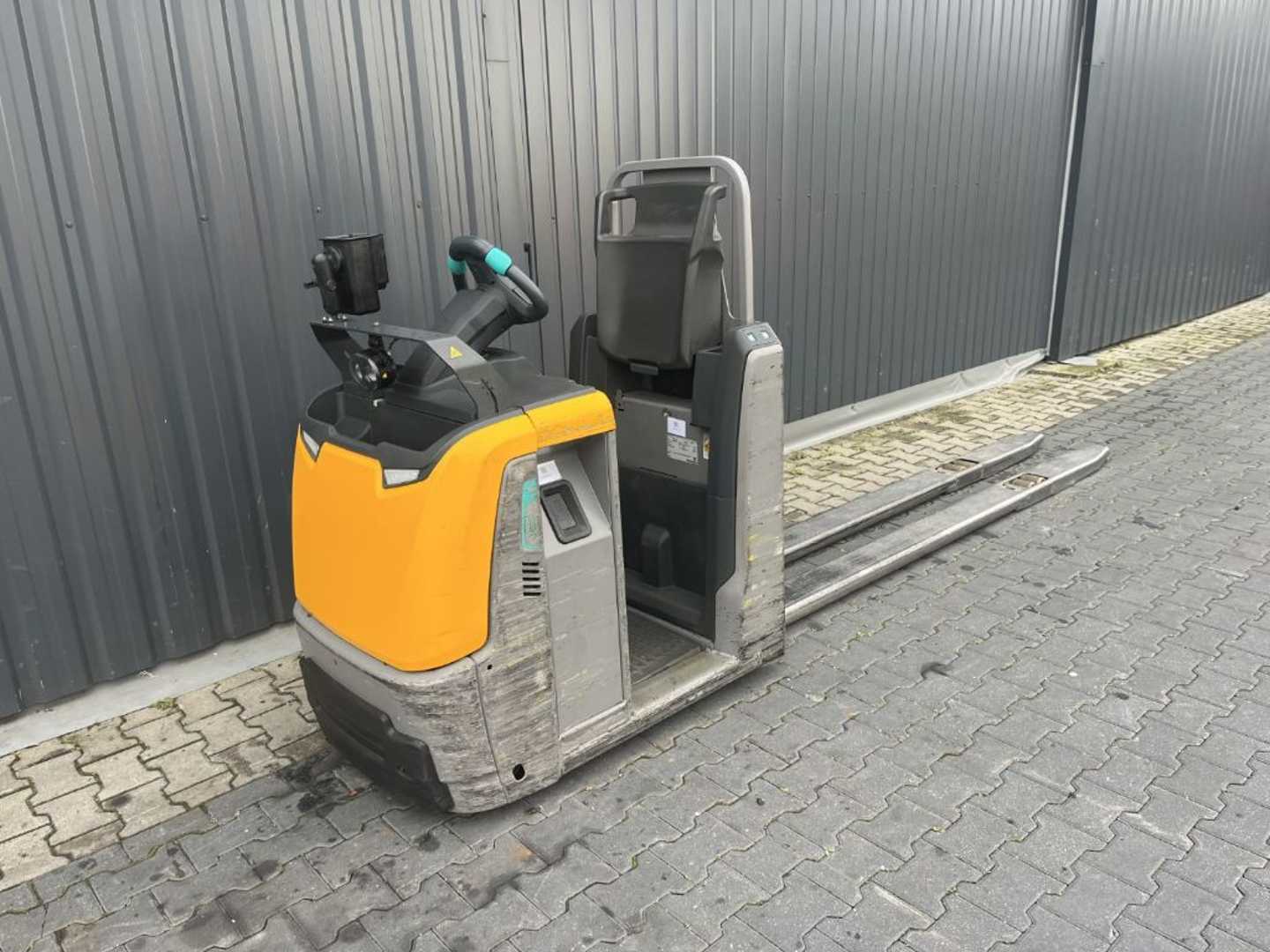 Used Forklift Truck JUNGHEINRICH ECE225 ELEKTRO NIEDERHUBWAGENDEICHSEL (13073617)