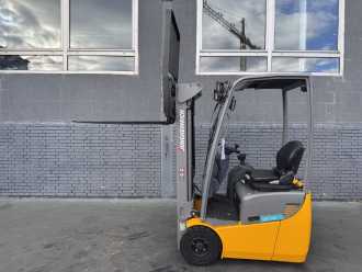 Used Forklift Truck JUNGHEINRICH EFG 110k Baujahr 2022 / Stunden 566 Neuwertig ELEKTRO DREIRADFRONTSTAPLER (13075702)