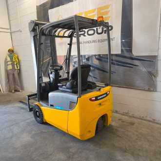 Used Forklift Truck JUNGHEINRICH EFG 115 SP 360ZT ELEKTRO DREIRADFRONTSTAPLER (13059548) backdrop