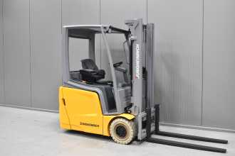 Used Forklift Truck JUNGHEINRICH EFG 213 /57473/ ELEKTRO DREIRADFRONTSTAPLER (13034733) backdrop