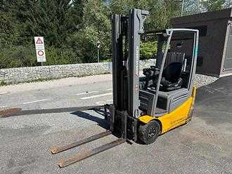 Used Forklift Truck JUNGHEINRICH EFG 215 - 500DZ ELEKTRO DREIRADFRONTSTAPLER (13064610) backdrop