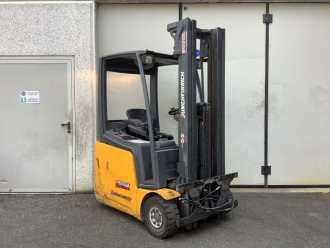 Used Forklift Truck JUNGHEINRICH EFG 215 ELEKTRO DREIRADFRONTSTAPLER (13051283) backdrop