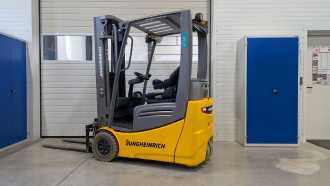 Used Forklift Truck JUNGHEINRICH EFG 215 GE115-480DZ ELEKTRO DREIRADFRONTSTAPLER (13065157) backdrop