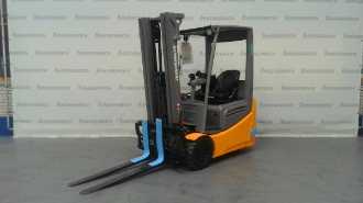 Used Forklift Truck JUNGHEINRICH EFG 215 MP G+ZVG 115-464 DZ ELEKTRO VIERRADFRONTSTAPLER (13073196) backdrop