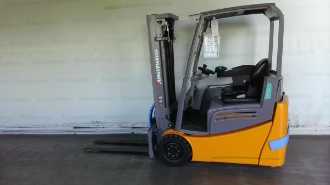 Used Forklift Truck JUNGHEINRICH EFG 215 SP GE 115-440 DZ ELEKTRO VIERRADFRONTSTAPLER (13055940) backdrop