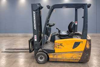 Used Forklift Truck JUNGHEINRICH EFG 216 /58779/ ELEKTRO DREIRADFRONTSTAPLER (13067456) backdrop