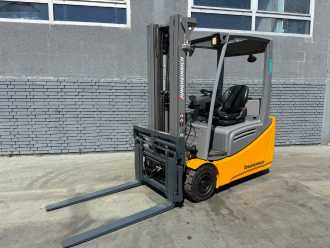 Used Forklift Truck JUNGHEINRICH EFG 216 Baujahr 2017 / Stunden 3028 HH 4700 ELEKTRO DREIRADFRONTSTAPLER (13059326) backdrop