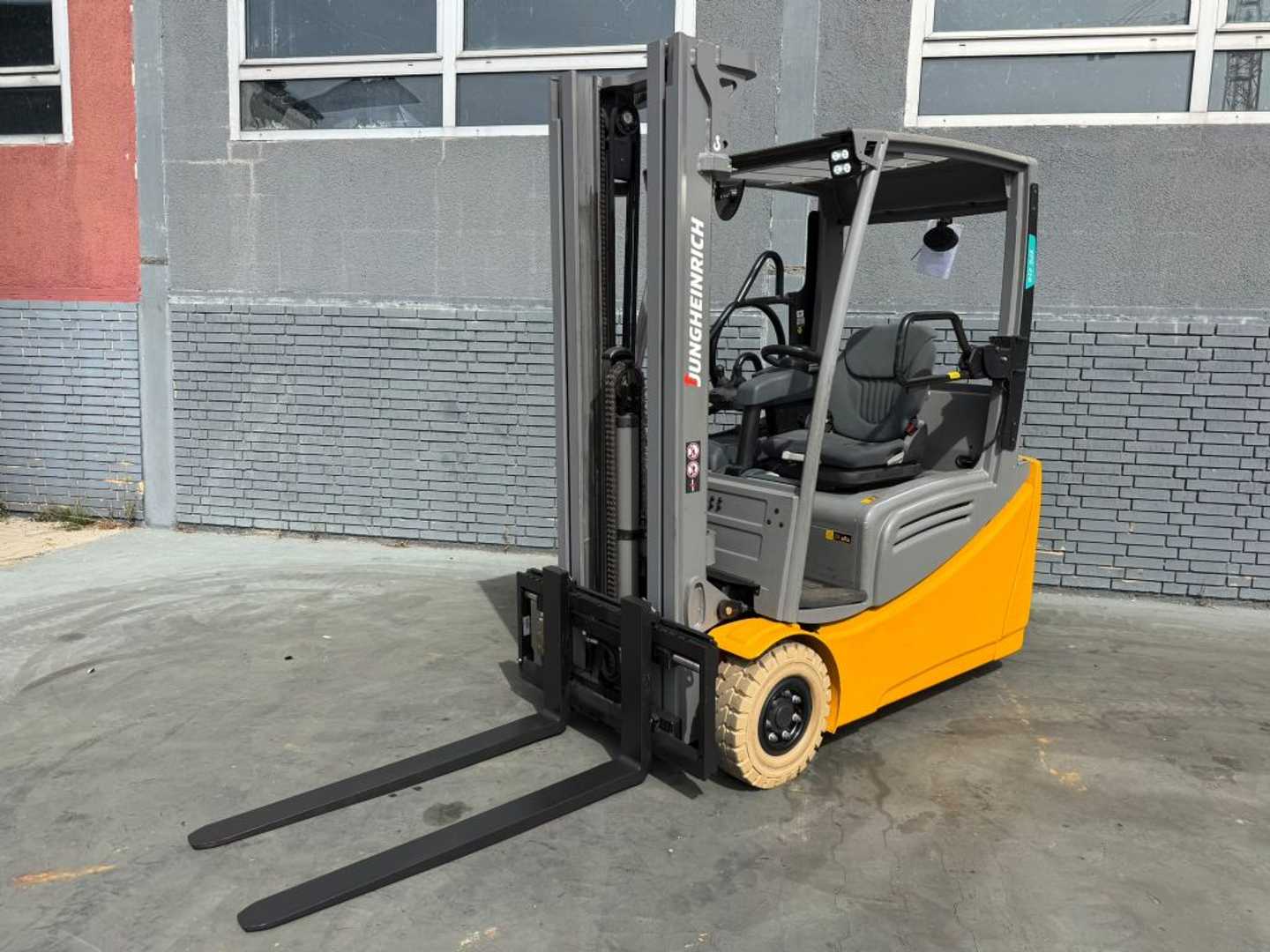 Used Forklift Truck JUNGHEINRICH EFG 216 Baujahr 2017 / Stunden 3782 HH 4800 ELEKTRO DREIRADFRONTSTAPLER (13064545)