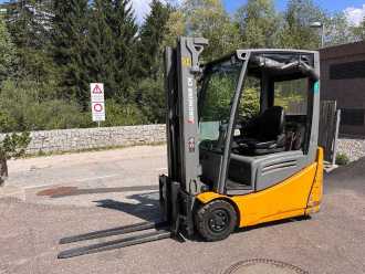 Used Forklift Truck JUNGHEINRICH EFG 216k ELEKTRO DREIRADFRONTSTAPLER (12976431) backdrop