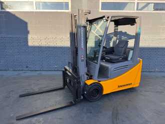Used Forklift Truck JUNGHEINRICH EFG 218 Baujahr 2017/ Stunden 7138 HH 3100 ELEKTRO DREIRADFRONTSTAPLER (13008634) backdrop