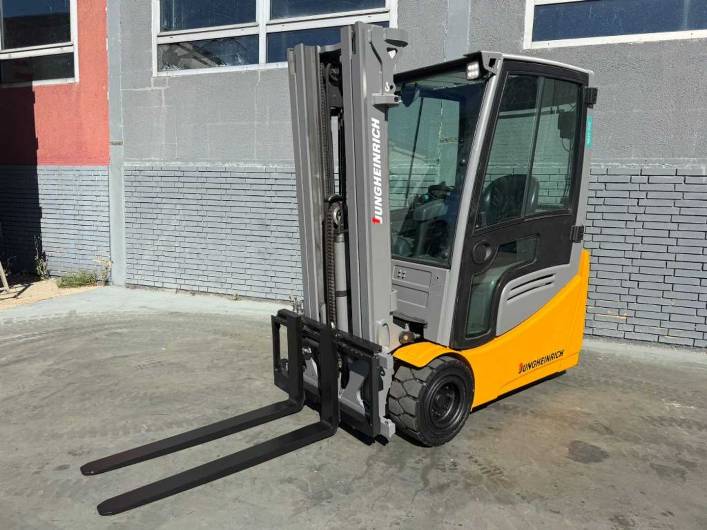 Used Forklift Truck JUNGHEINRICH EFG 218 Baujahr 2021 / Stunden 5991 HH 4400 ELEKTRO DREIRADFRONTSTAPLER (13067901)
