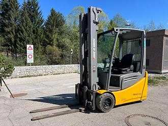 Used Forklift Truck JUNGHEINRICH EFG 218k - 550DZ ELEKTRO DREIRADFRONTSTAPLER (13038904) backdrop