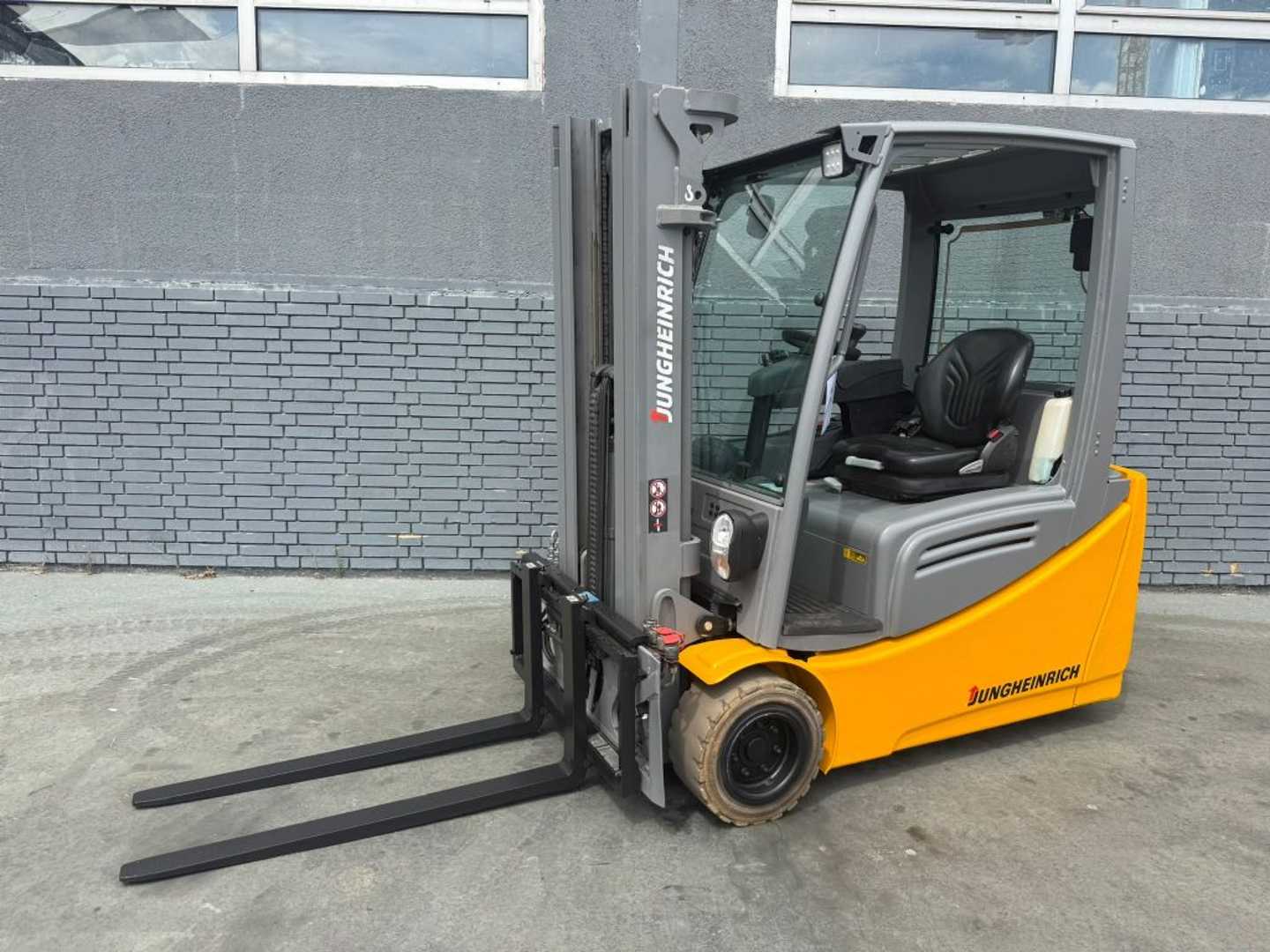 Used Forklift Truck JUNGHEINRICH EFG 220 Baujahr 2018 /Triplex/Kabine Akku 2020 ELEKTRO DREIRADFRONTSTAPLER (13056883)
