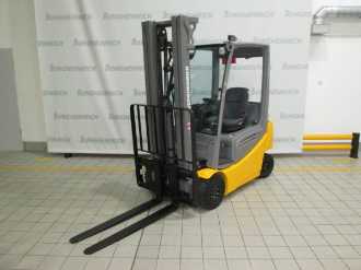 Used Forklift Truck JUNGHEINRICH EFG 316k SP GE 120-500 DZ ELEKTRO VIERRADFRONTSTAPLER (13047461) backdrop
