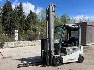 Used Forklift Truck JUNGHEINRICH EFG 318k - 700DZ ELEKTRO VIERRADFRONTSTAPLER (13055969) backdrop